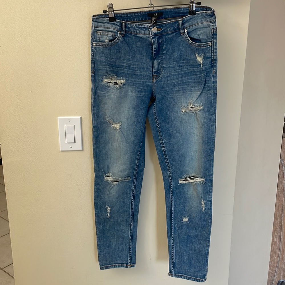 H&M Girlfriend ripped jeans for Women size 8